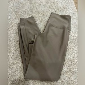 ALO airlift 7/8 pants